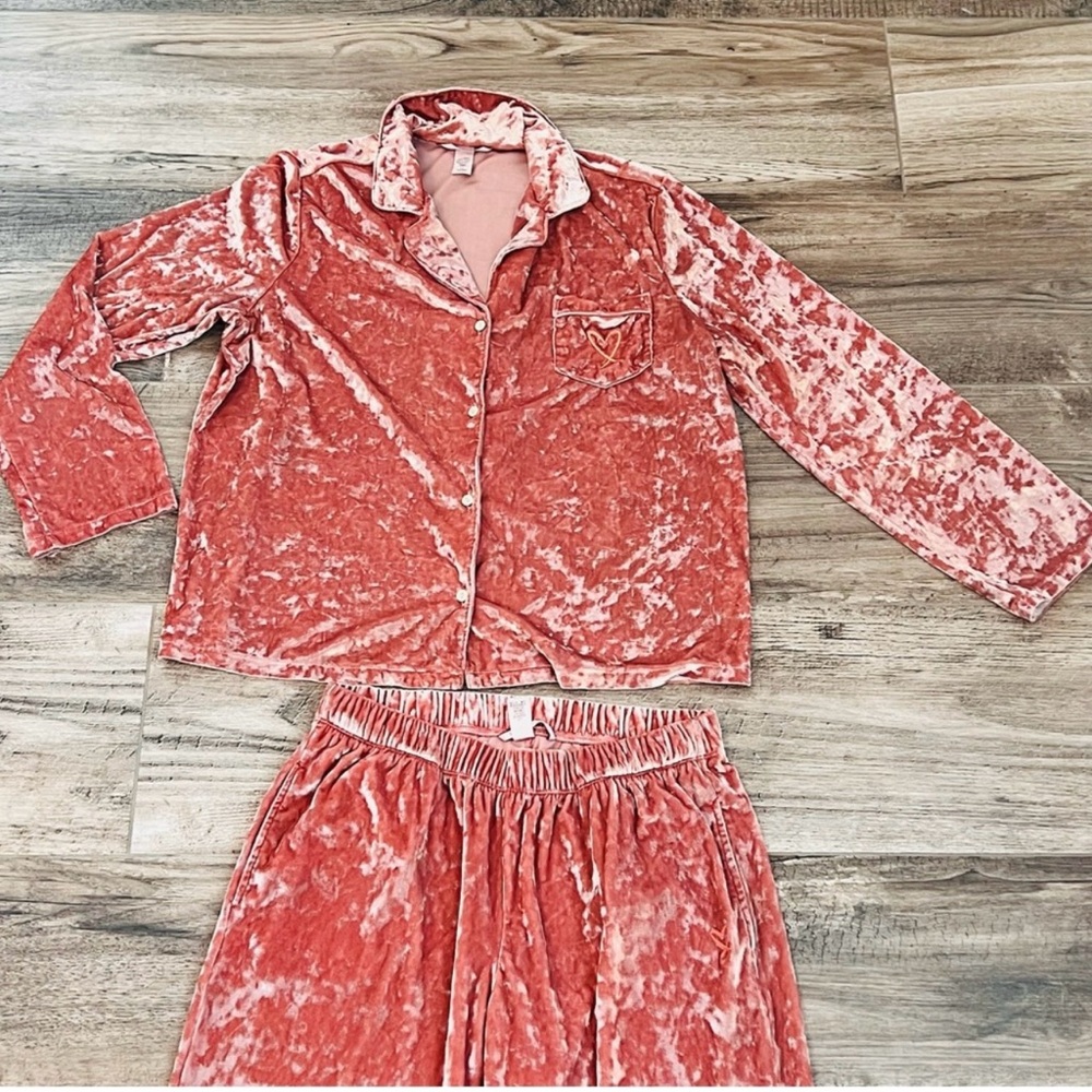 Victoria's Secret Crushed Velvet Pajama Set Size LARGE TOP / PANTS HEART LOGO #3 - Picture 2 of 14